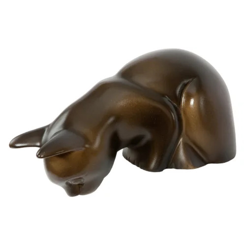 Cat on the shelf (sculpture)