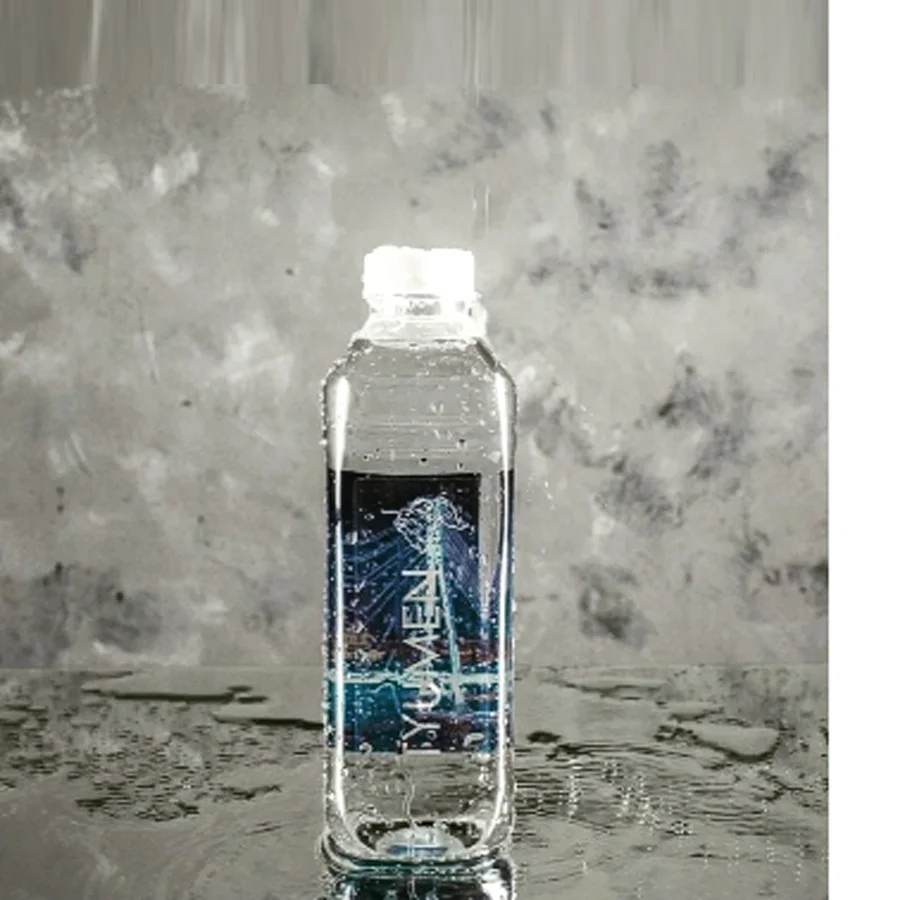 Non-carbonated drinking water "Tyumen"