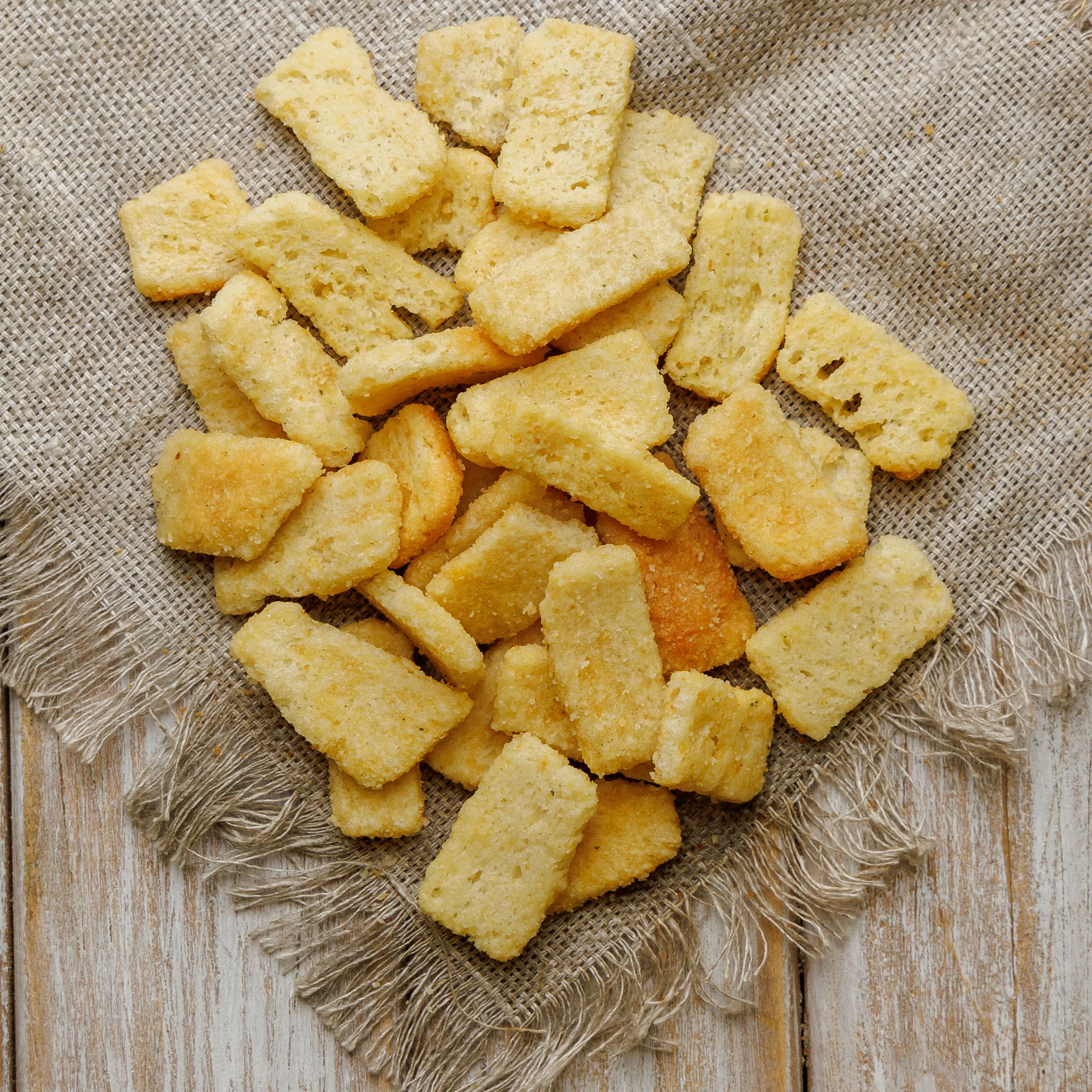 Golden wheat crackers on cream 1 kg / Golden Crackers on cream 1000 gr / Croutons / Snacks for soup