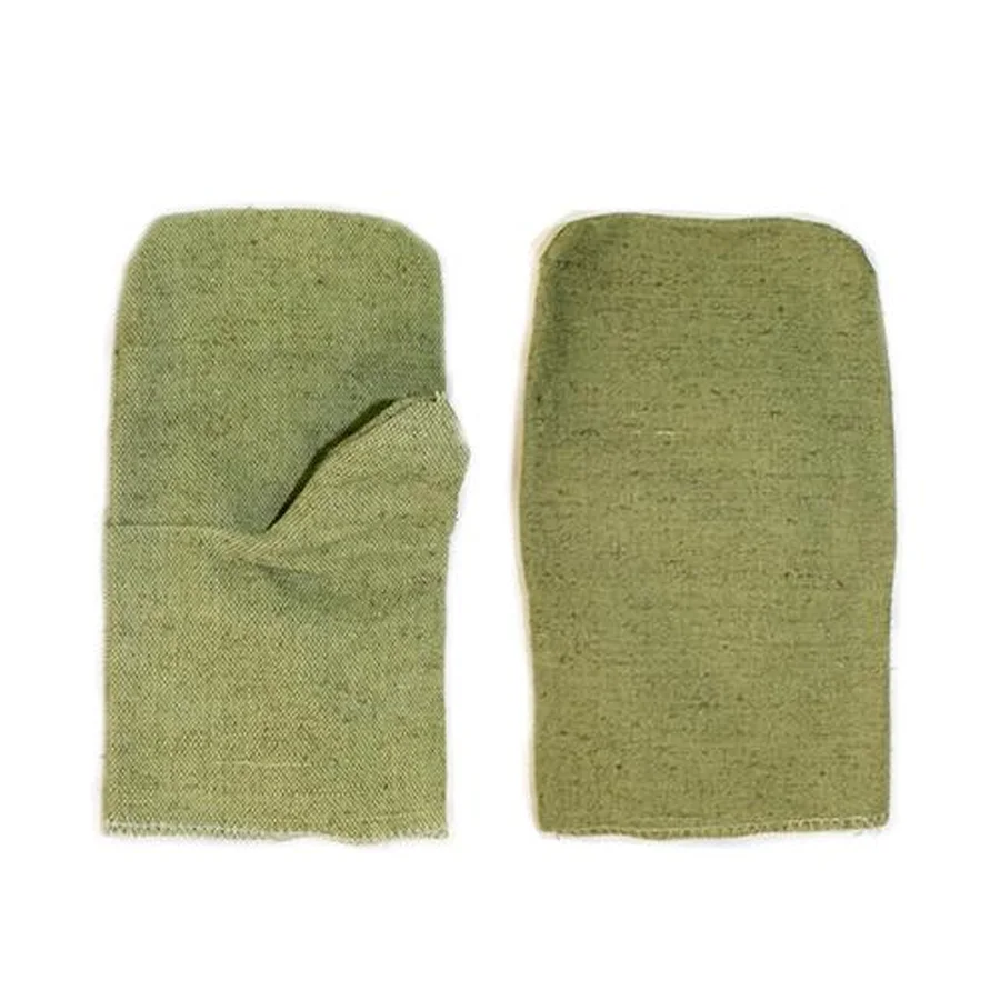Tarpaulin mittens with tarpaulin handheld