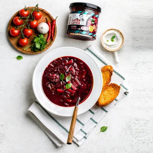 Borscht with beef and baked beetroot