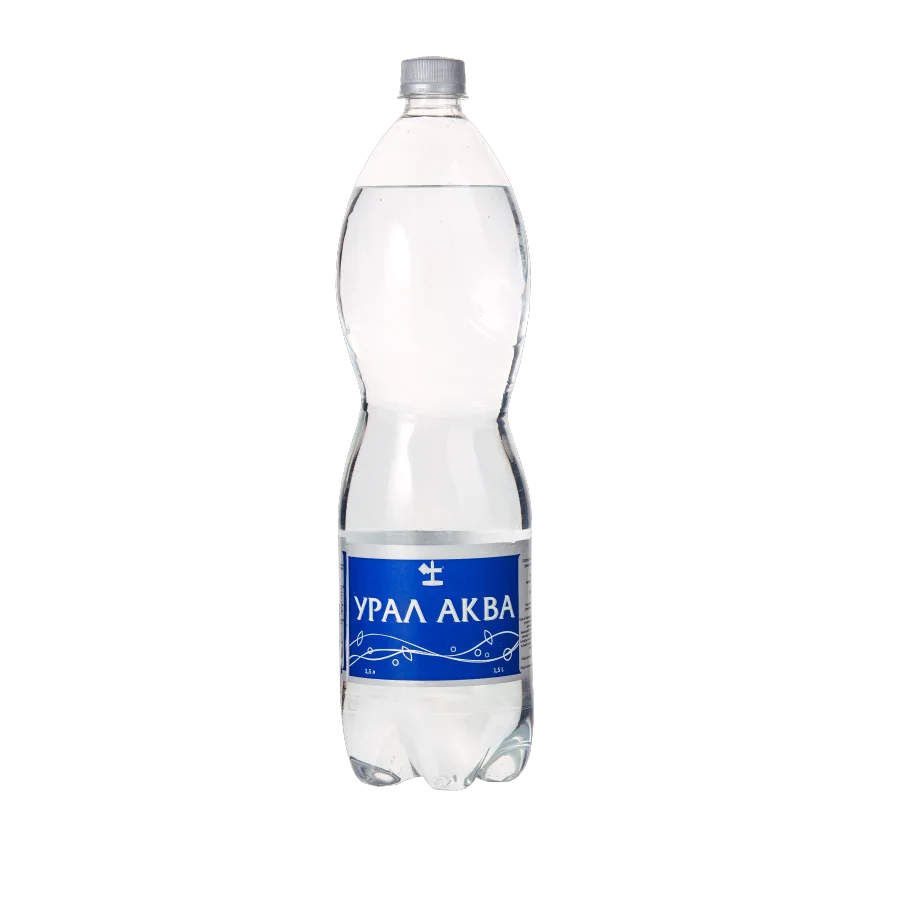 Чистая питьевая вода газированная 1,5л