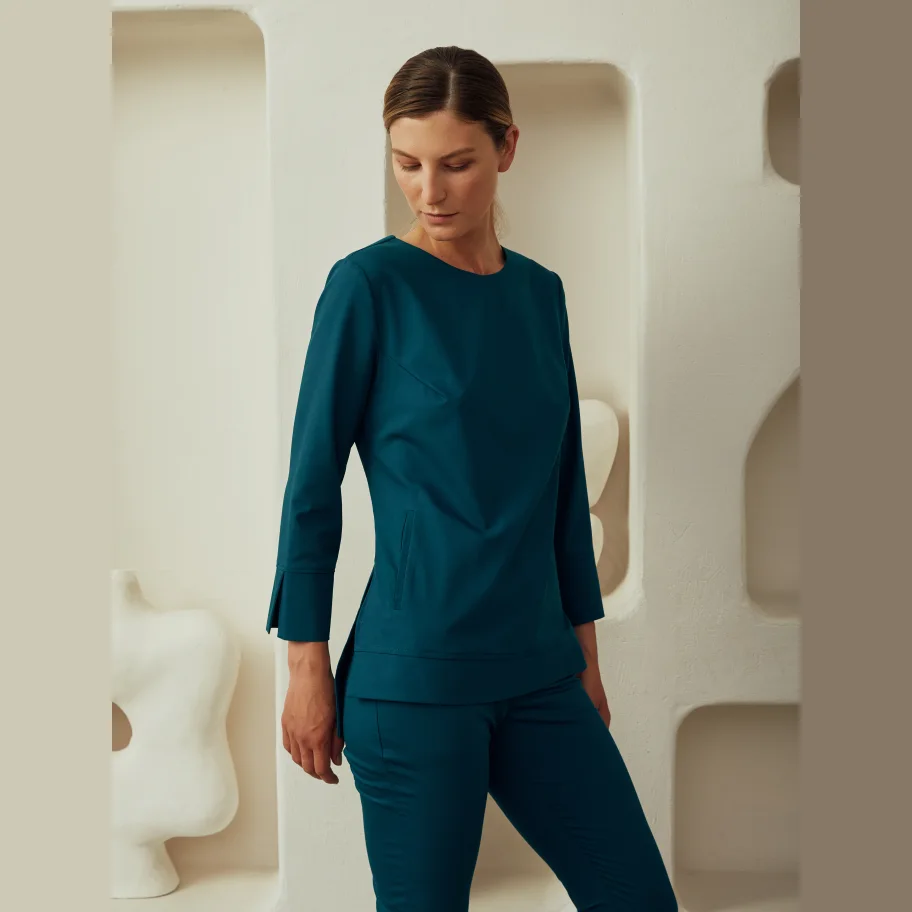 Medical blouse with side slits with 3/4 sleeve 