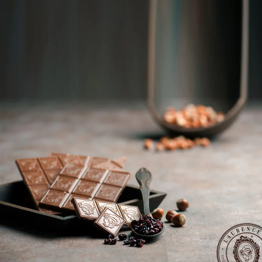 Milk chocolate with hazelnuts and raisins, 80 g
