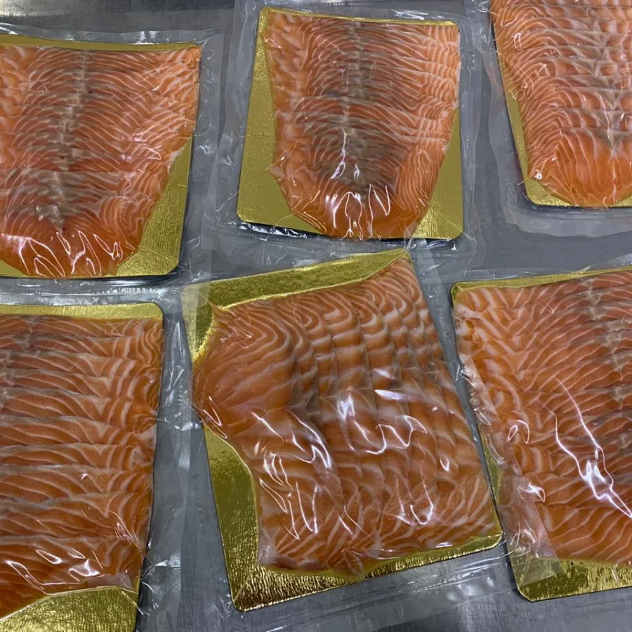 Salmon (salmon) x / to slices in / y