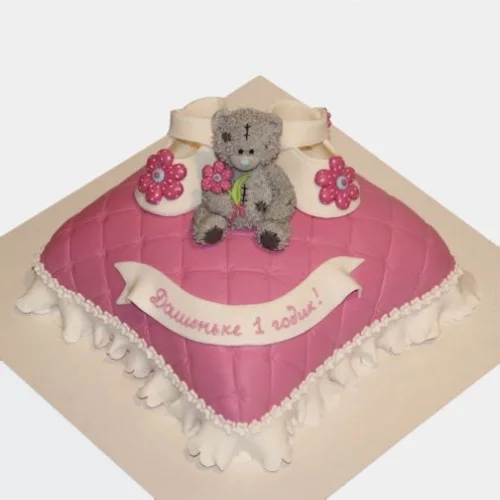 Bear cake on the pillow