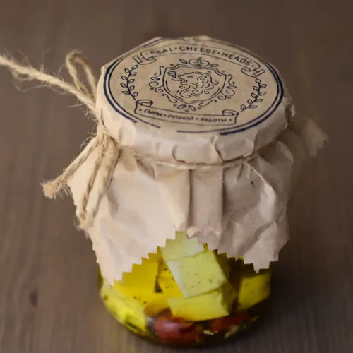 Фета в оливковом масле с вялеными томатами