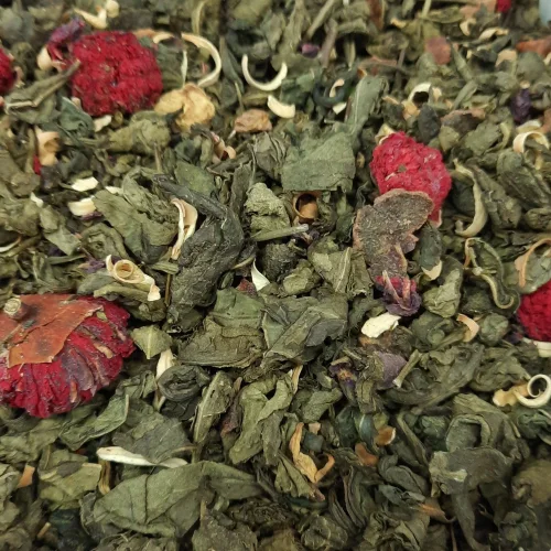 Green tea with pomegranate peel and flowers