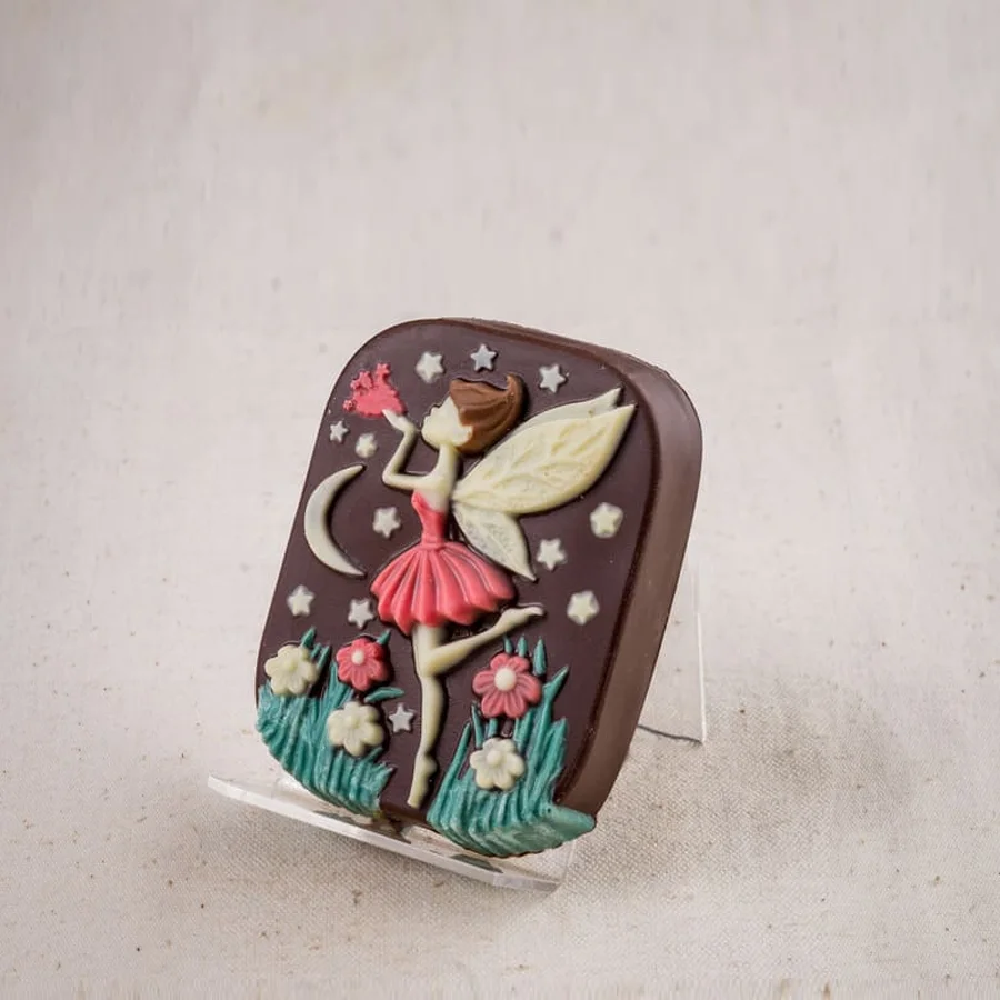 Шоколадный сувенир из молочного шоколада Фея