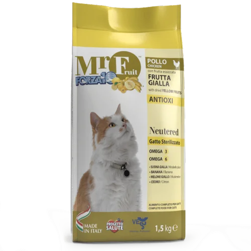 Full feed for sterilized cats with eccents of yellow fruit.