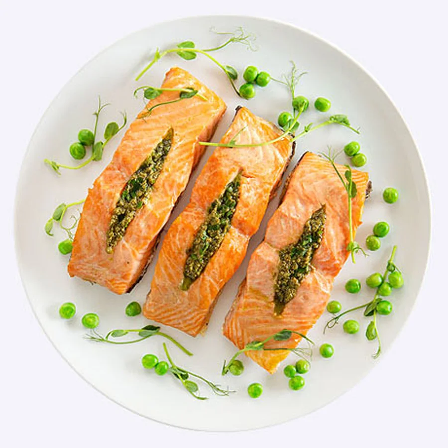 Salmon fillet baked with spinach