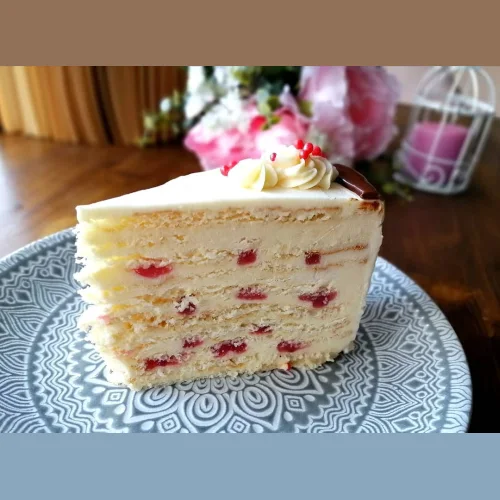 Milk girl cake with raspberry jam