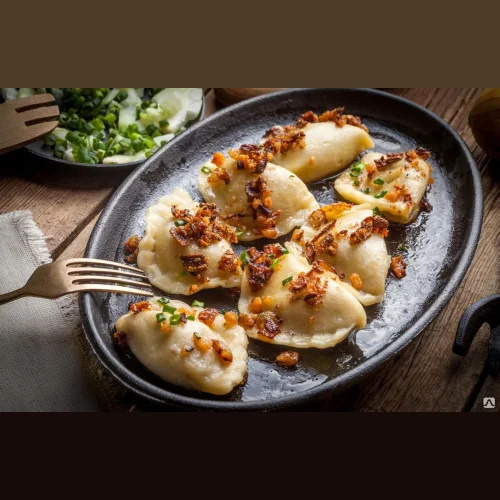 Dumplings with potatoes and cracker
