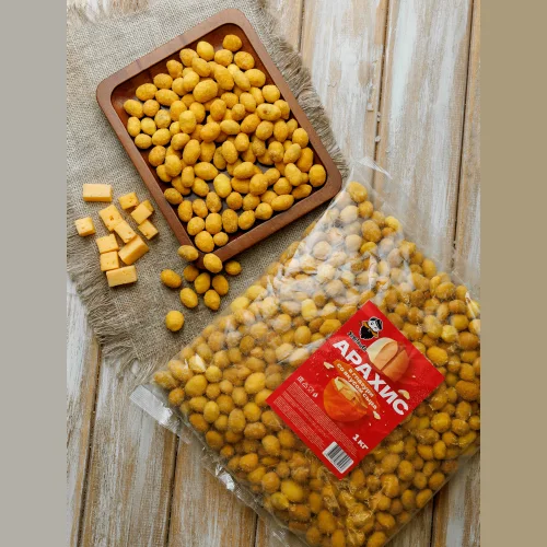 Peanuts in a crispy crust with a cheese flavor package of 1000 g./Snacks