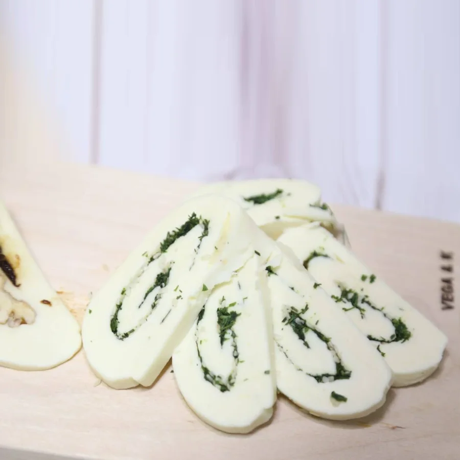 Сыр Сулугуни рулет с зеленью 170 гр