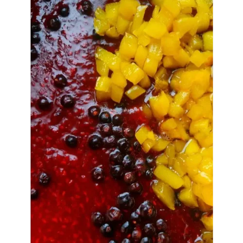 Jam «mango with raspberry and juniper berries«