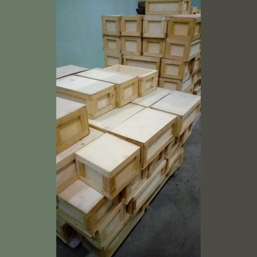 Parcel boxes, transport boxes, packing boxes