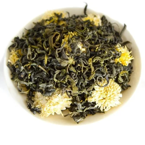 Green tea with chrysanthemum flowers