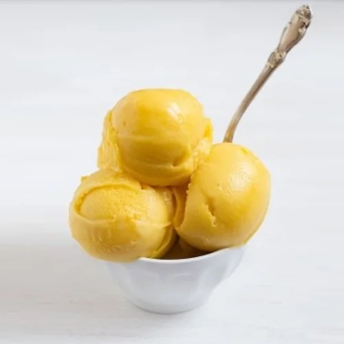Dessert whipped frozen fruit "mango sorbet"