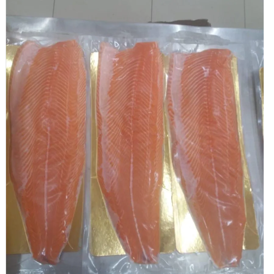 Salmon (salmon) with / s fillet Plast on the skin in / y