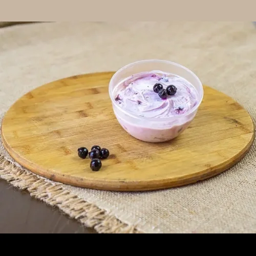Yogurt with blueberry jam 