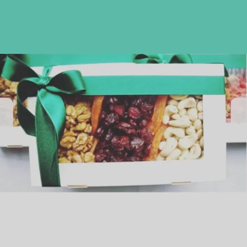 Подарочный набор с орехами и сухуфруктами