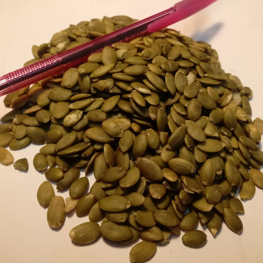 Pumpkin seeds peeled and unpeeled