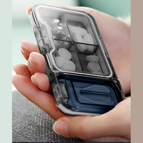 Pillbox with tablet divider and 5 compartments