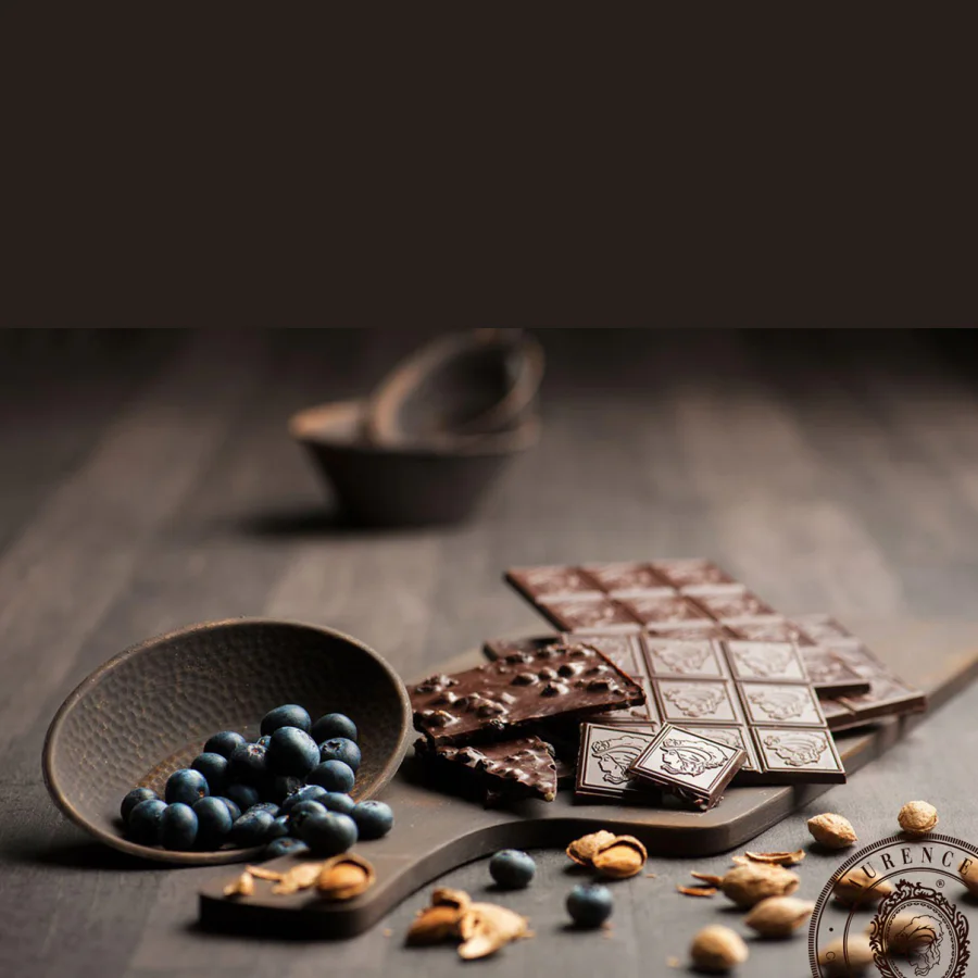 Dark chocolate with almonds and blueberries, 80 g