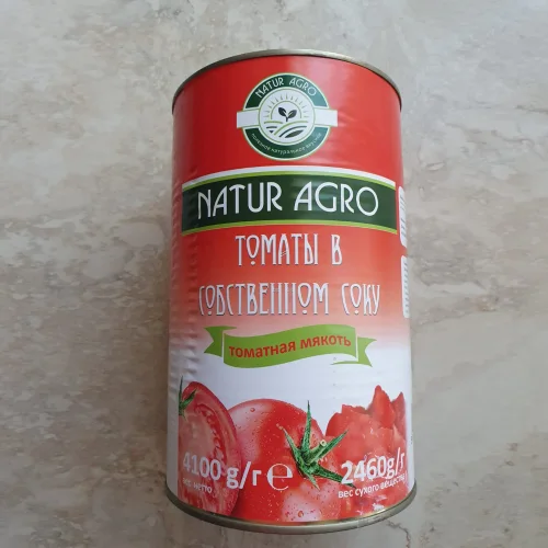 tomatoes cut in their own juice in jars for HoReCa