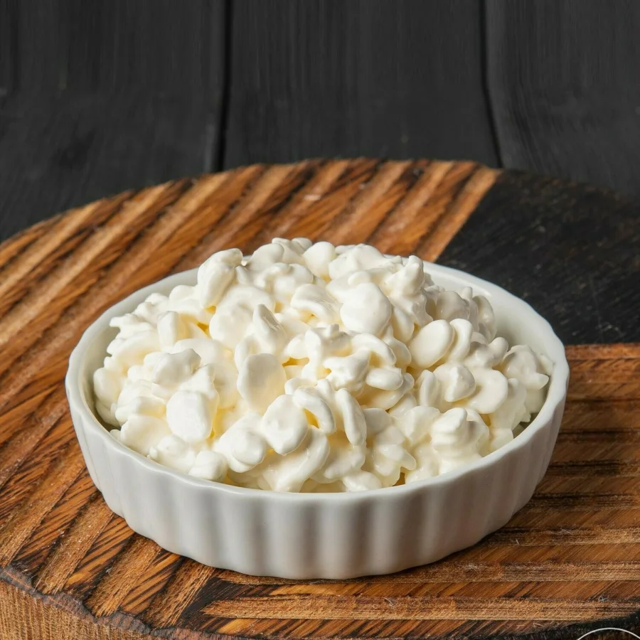 Granulated cottage cheese "Bellakt" 5.0% in a bucket of 3 kg
