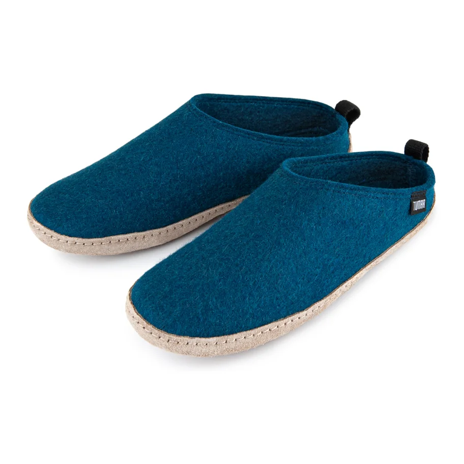 Sewn felt slippers with a low back