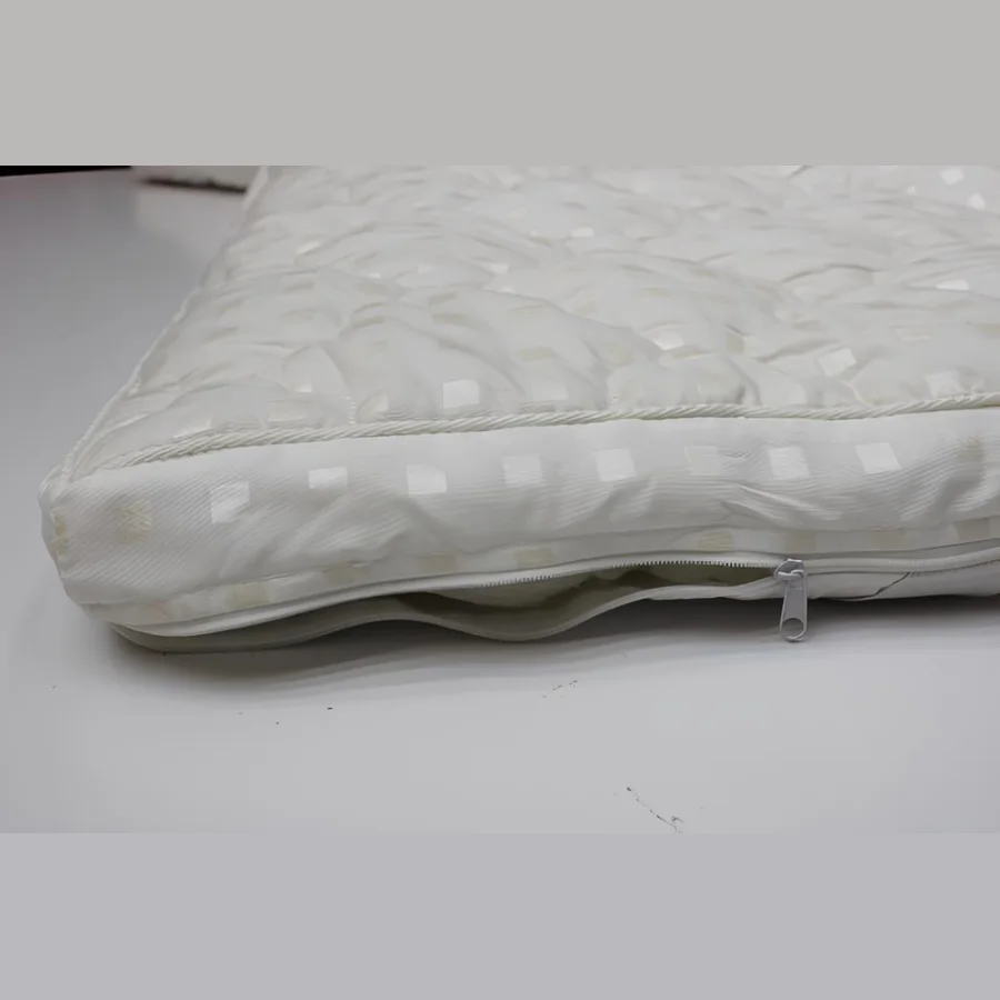 Mattress topper with zipper (with elastic bands at the corners)