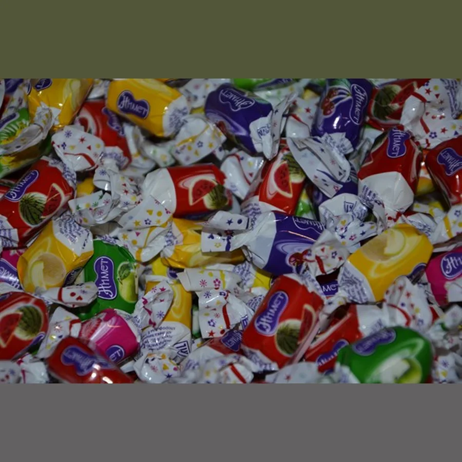 Candy Nimmeter chewing with filling