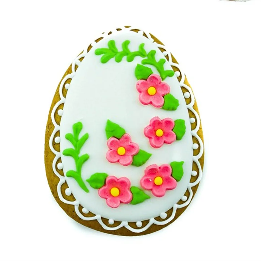 Gingerbread with mastic Easter egg