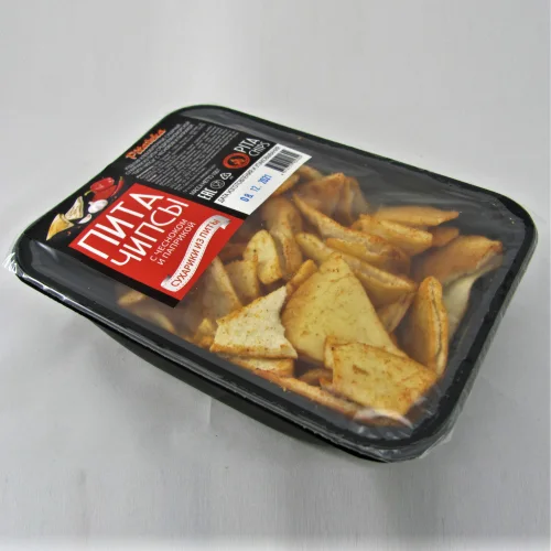 Pita crackers. Pita Chips (from Mediterranean pita) with garlic and paprika (100 g)