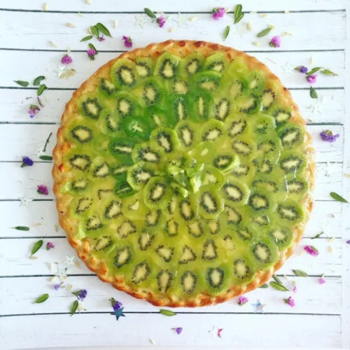 Curd cake with kiwi in jelly