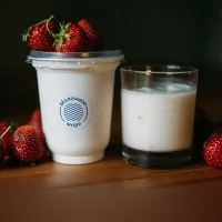 Yogurt 3.2%, 350 g. strawberries