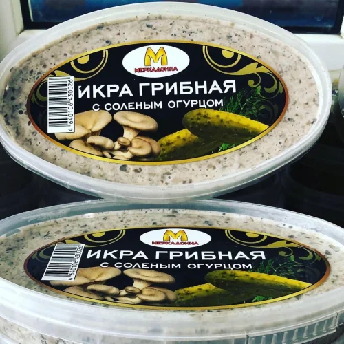 Mushroom caviar with salty cucumber