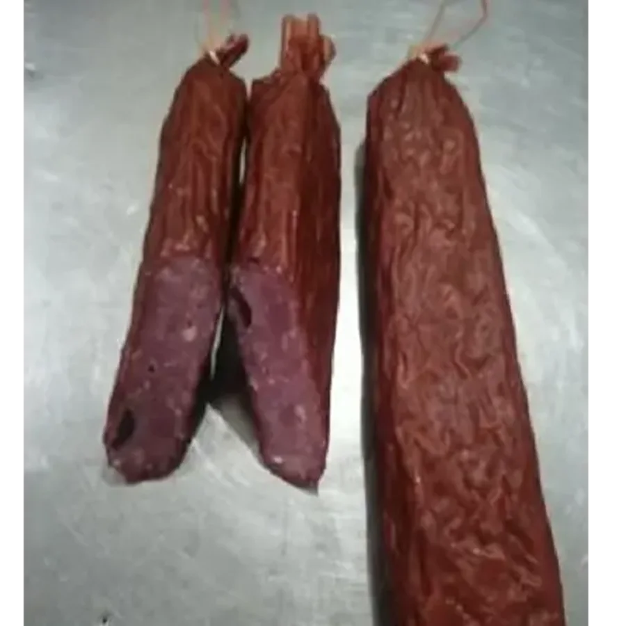 Sausage with / in Salami Dolce Vita (with a lingonberry)
