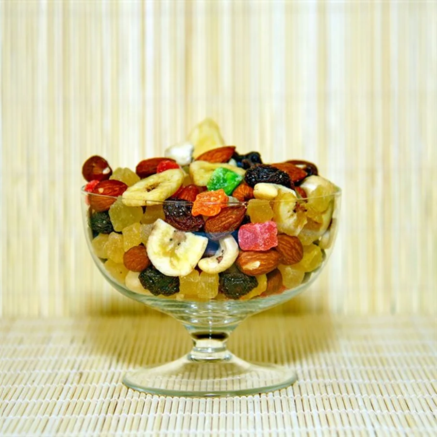 A mixture of nut-fruit to tea