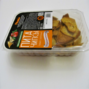 Pita crackers. Pita Chips (from Mediterranean pita) with tomatoes and herbs (100 g)