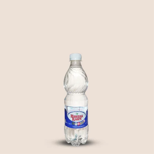 Drinking artesian water, 0.5l