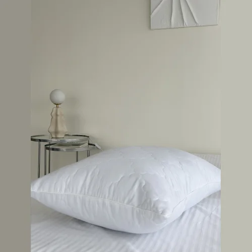 Подушка стеганая с кантом и молнией арт. м/ф бел (микрофибра, пл.85 г/м2, иск.лебяжий пух)