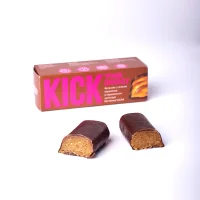 Батончик «KICK» с соленой карамелью в карамельном шоколаде