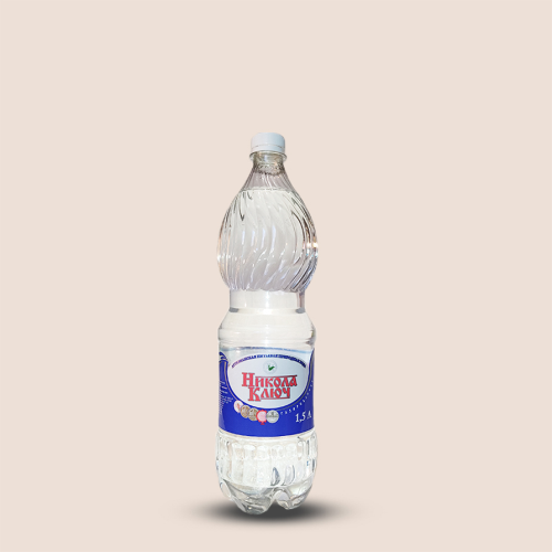 Drinking artesian water, 1.5l